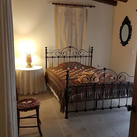 Olympia Traditional Apartment *