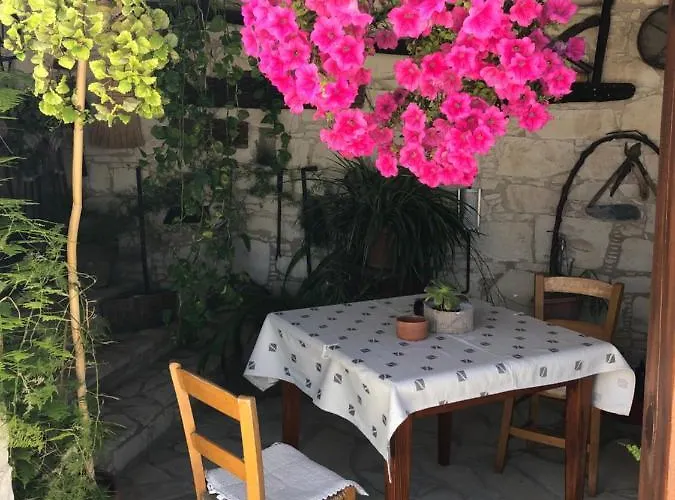 Olympia Traditional Lymbia